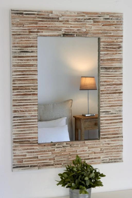 Natural textures in the bedroom